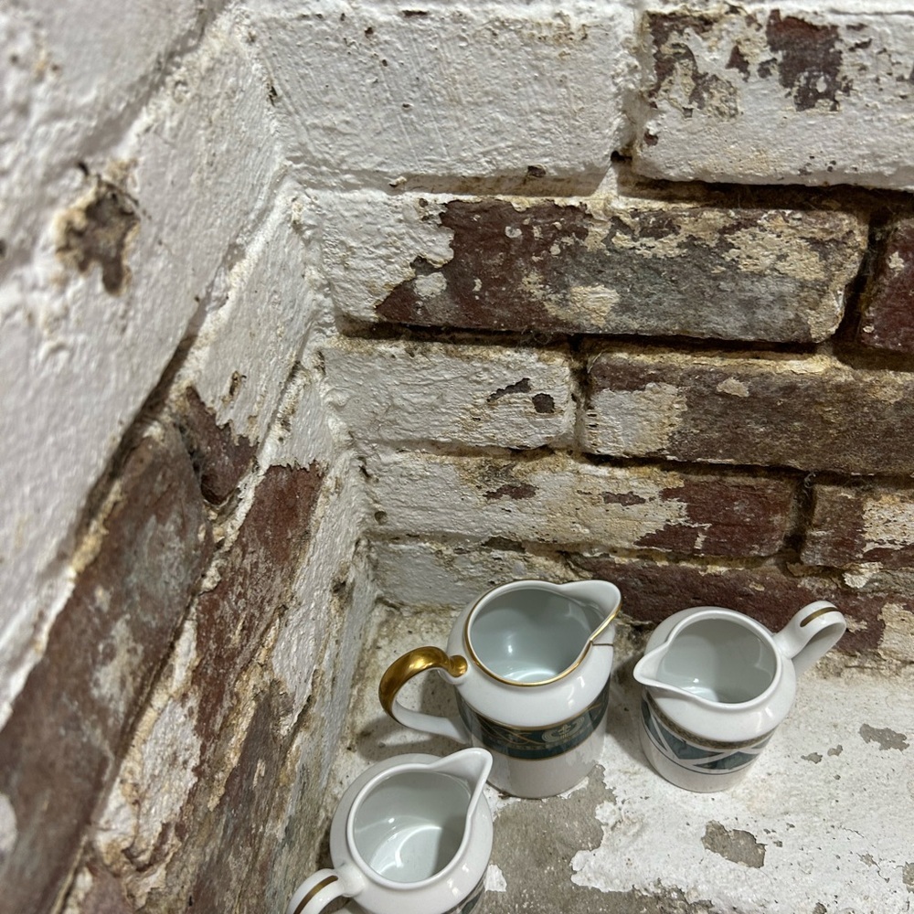 Vintage CHRISTIAN DIOR Creamer Set. 
3 Green and Gold Creamers perfect for milk - Picture 3 of 11